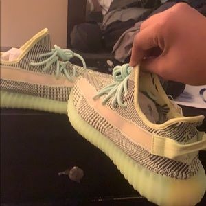 yeezreel non reflective glow